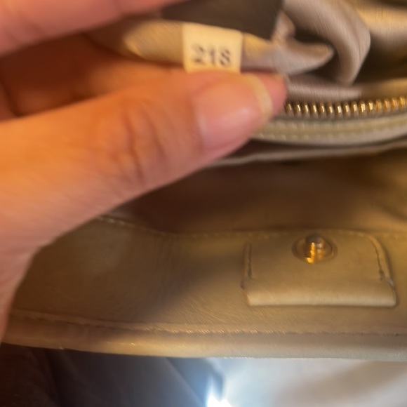 Authentic Miu Miu 2 Way leather bag with detachable strap. - Picture 11 of 17